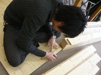 両端から1.5センチ…。